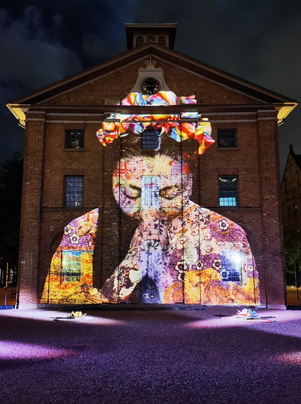 2 海德公园军营博物馆的灯光秀.jpg